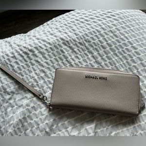 Michael Kors Leather Continental Wristlet Grey